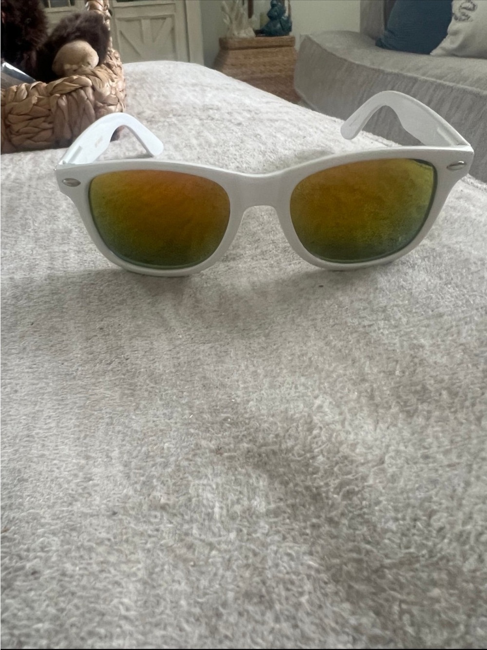 White Wayfarer Style Sunglasses Red/Fire Mirrored Lenses New
